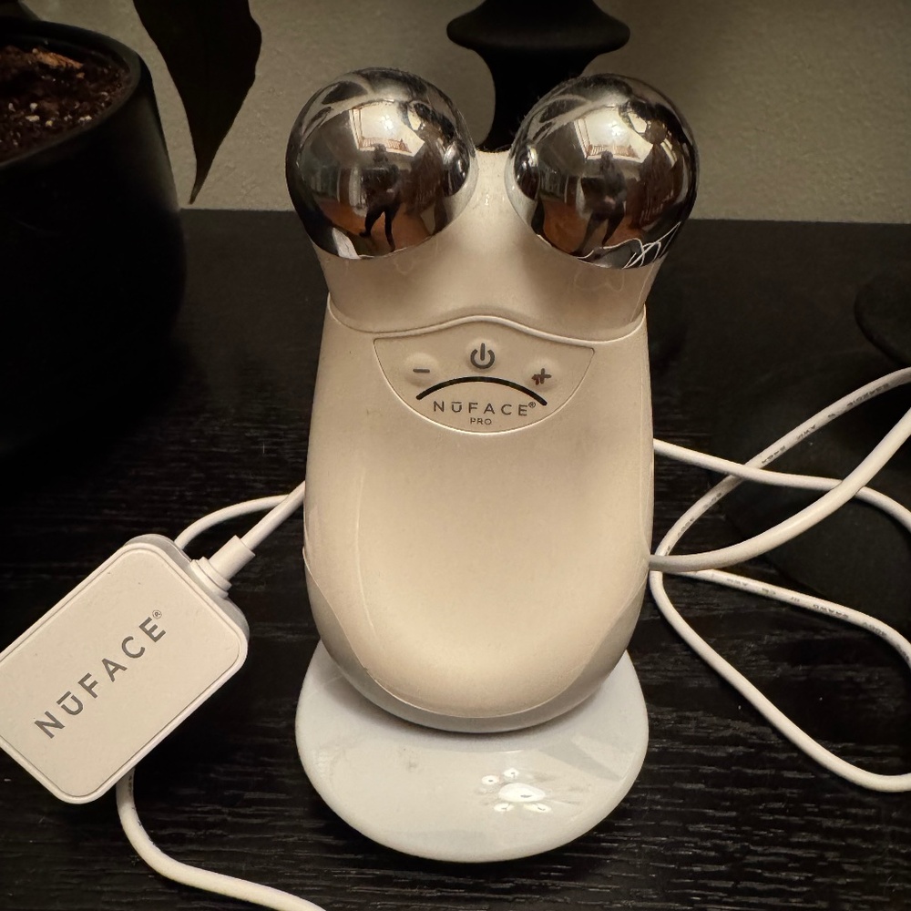 NuFACE Smart Microcurrent Facial Toning Kit